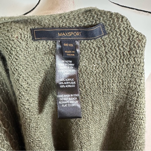 Elegant Olive Green Women's Sweater - Picture 3 of 5